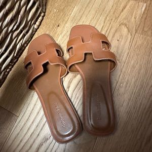 NWOT  Women's brown Sandal Slide Slipper US 8.5/9 Euro 40